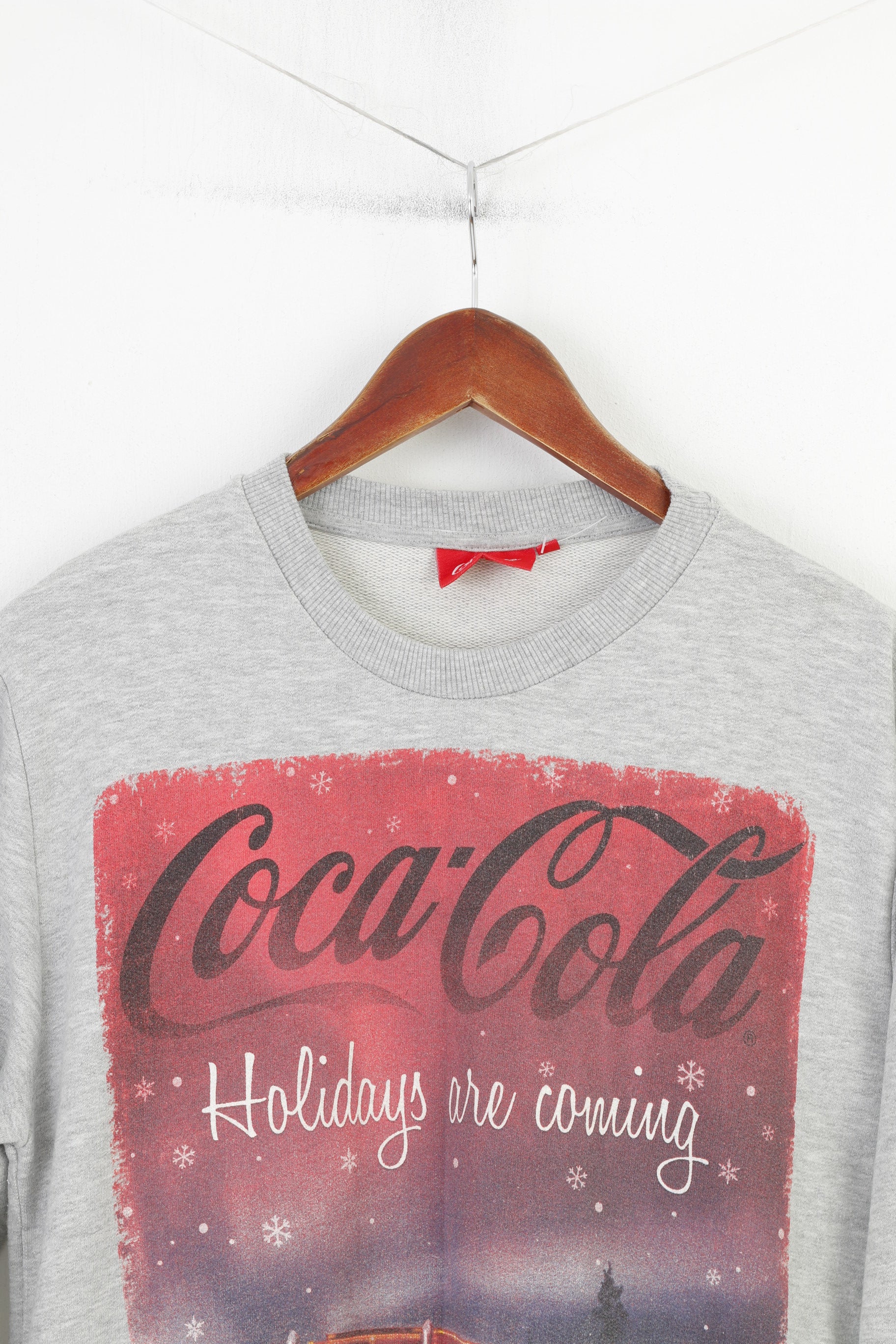 Cedar Wood State Men S Sweatshirt Grey Graphic Coca Cola Santa Crew Neck Vintage Top - Image 2