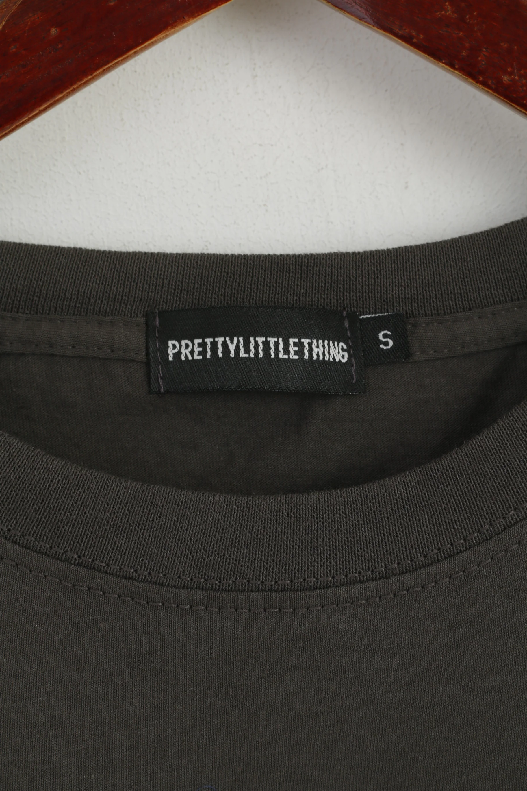 Pretty Little Thing Women S T-Shirt Grey Cotton Graphic Savage Oversize Top - Image 3