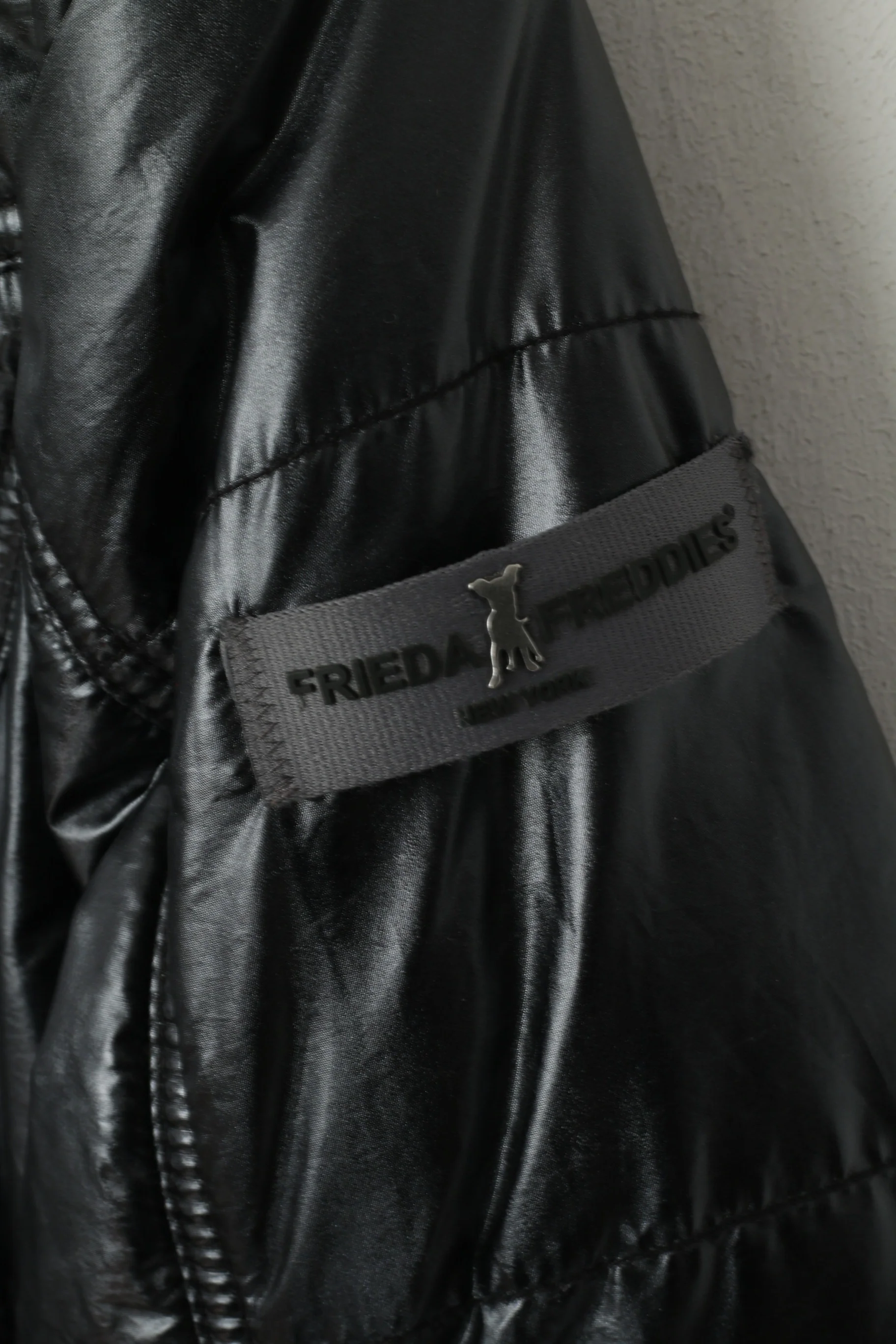 FRIEDA & FREDDIES Women 36 S Jacket Black Quilted Shiny Nylon Zip Up Top - Image 4