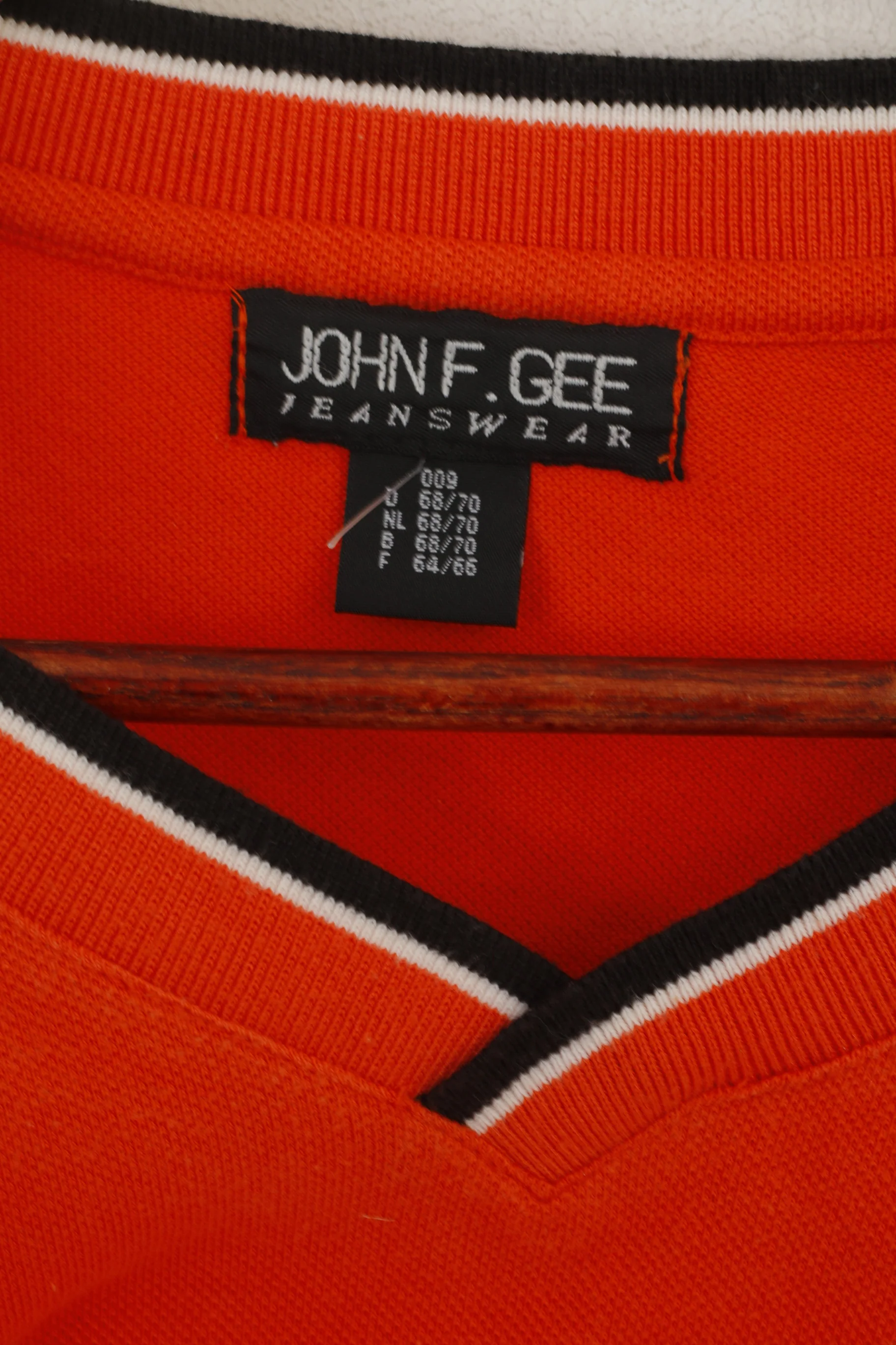 John F. Gee Jeanswear Men 68/70 XXXL T- Shirt Orange Cotton V Neck Vintage 90's Top - Image 3