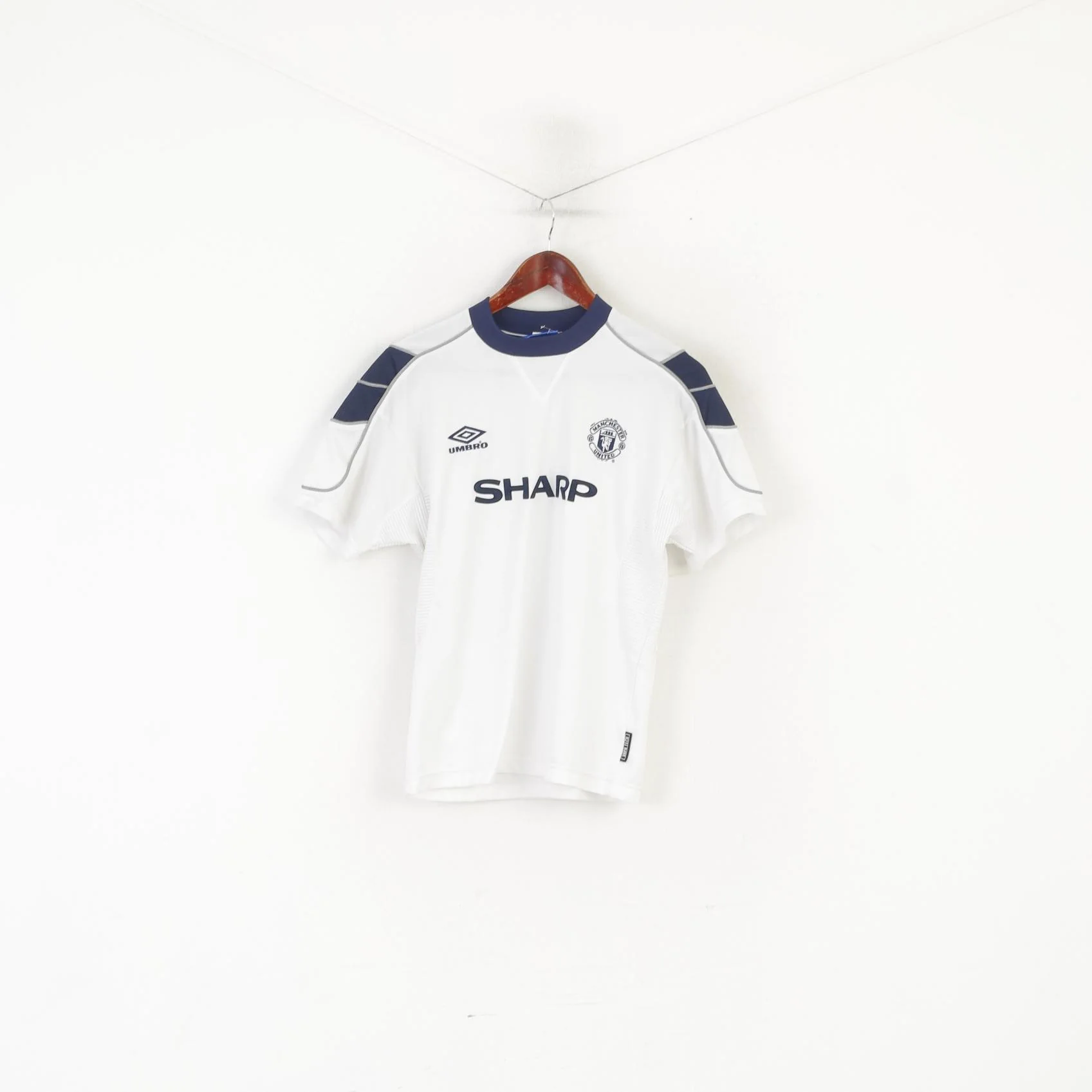 Umbro Manchester United Boys 152-158 Shirt White Vapa Tech Football Jersey Top