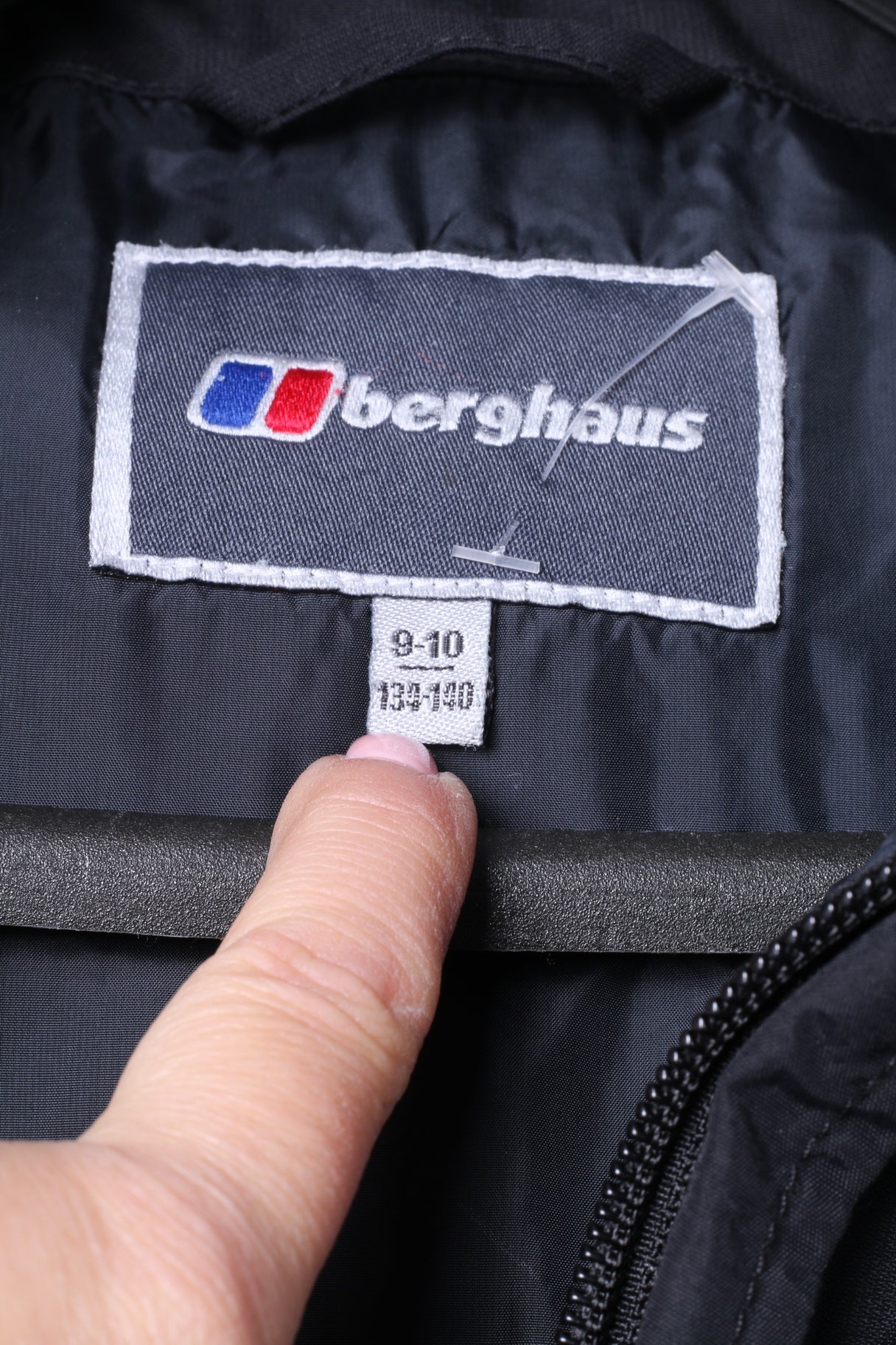 Berghaus Boys 9-10 Age 134-140 Jacket Black Padded Hooded Outdoor Top - Image 5
