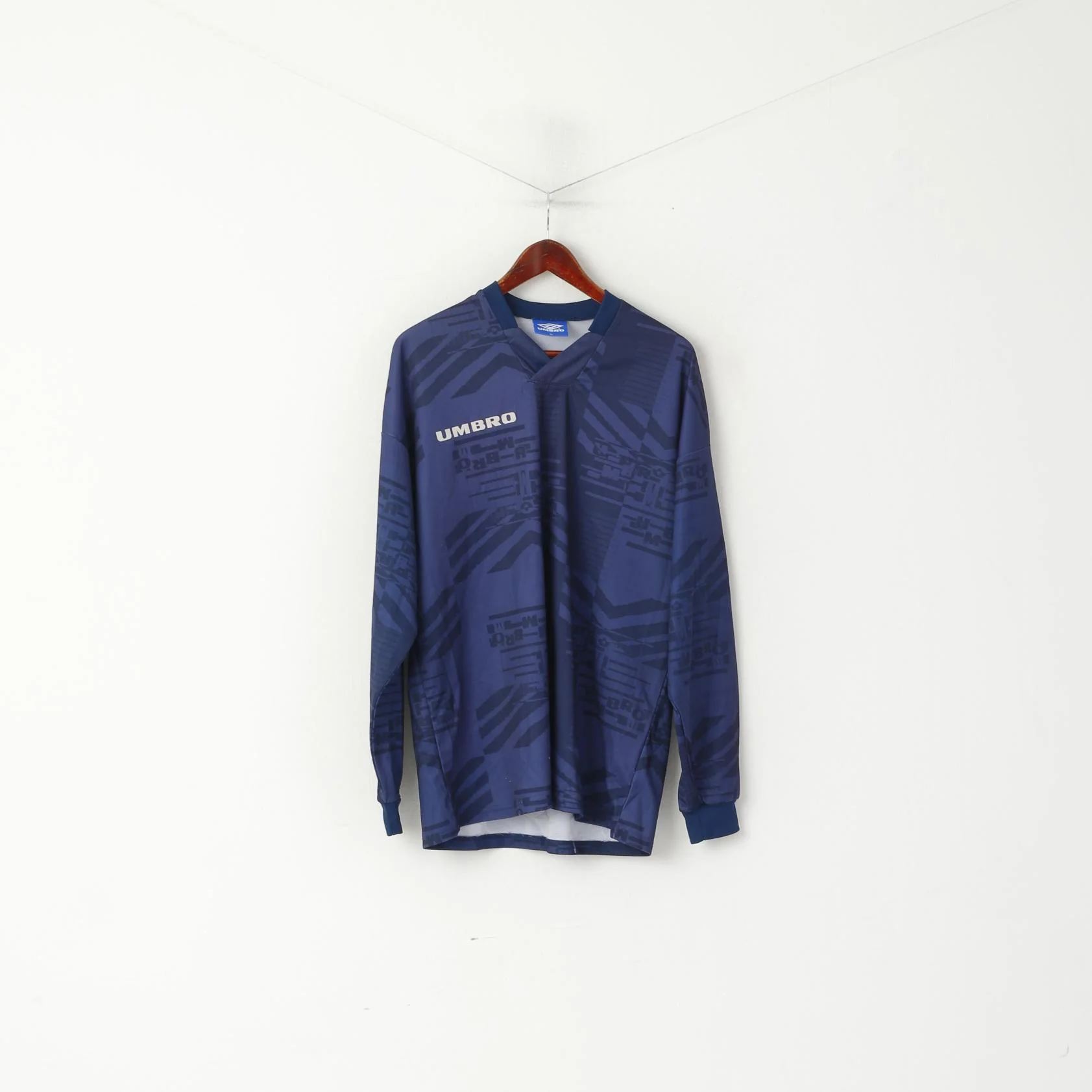 Umbro Men XL Long Sleeved Shirt Navy Vintage Football Jersey Printed Top