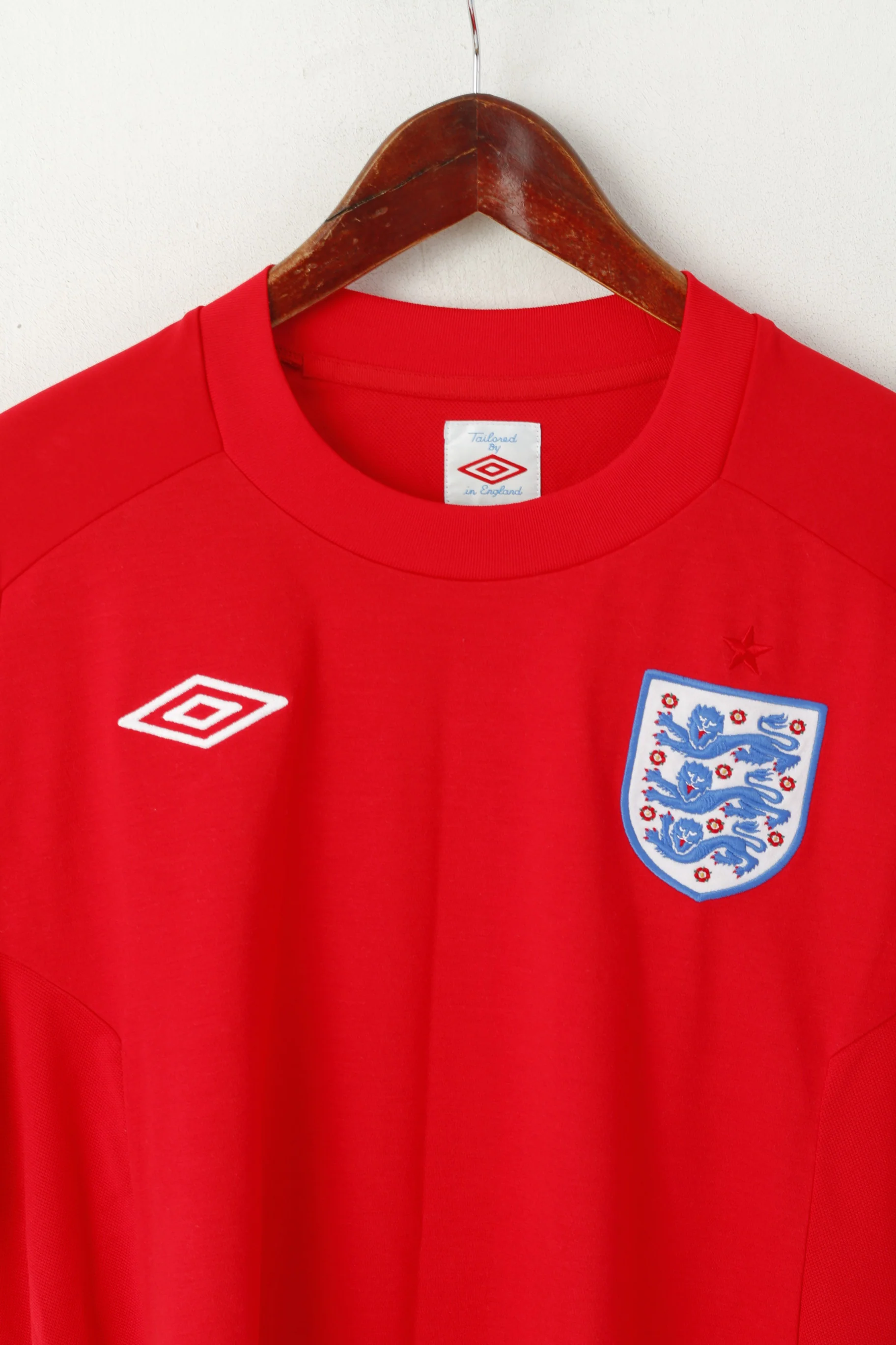 Umbro Men 40 M Shirt Red England National Football Team Sportswear Top - Image 2