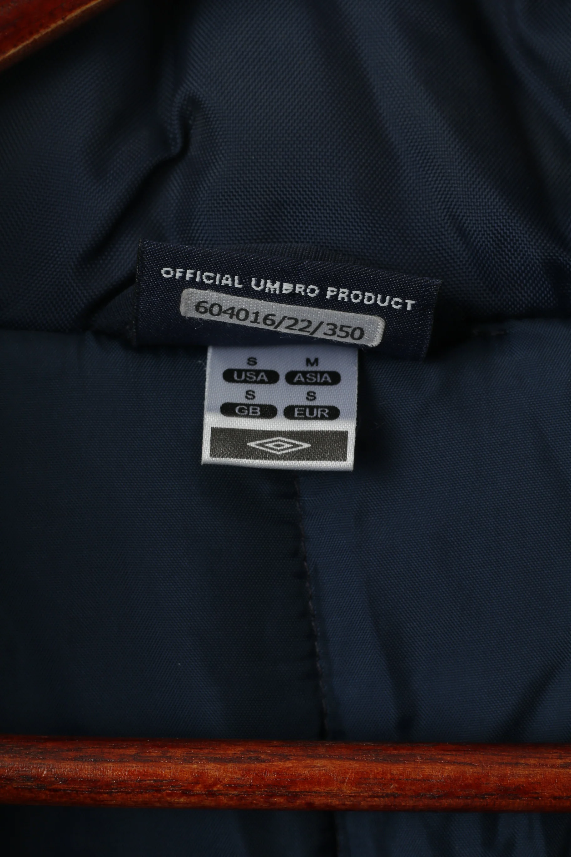 Umbro Men S Jacket Blue Vintage Nylon Waterproof Lightly Padded Hidden Hood Top - Image 4