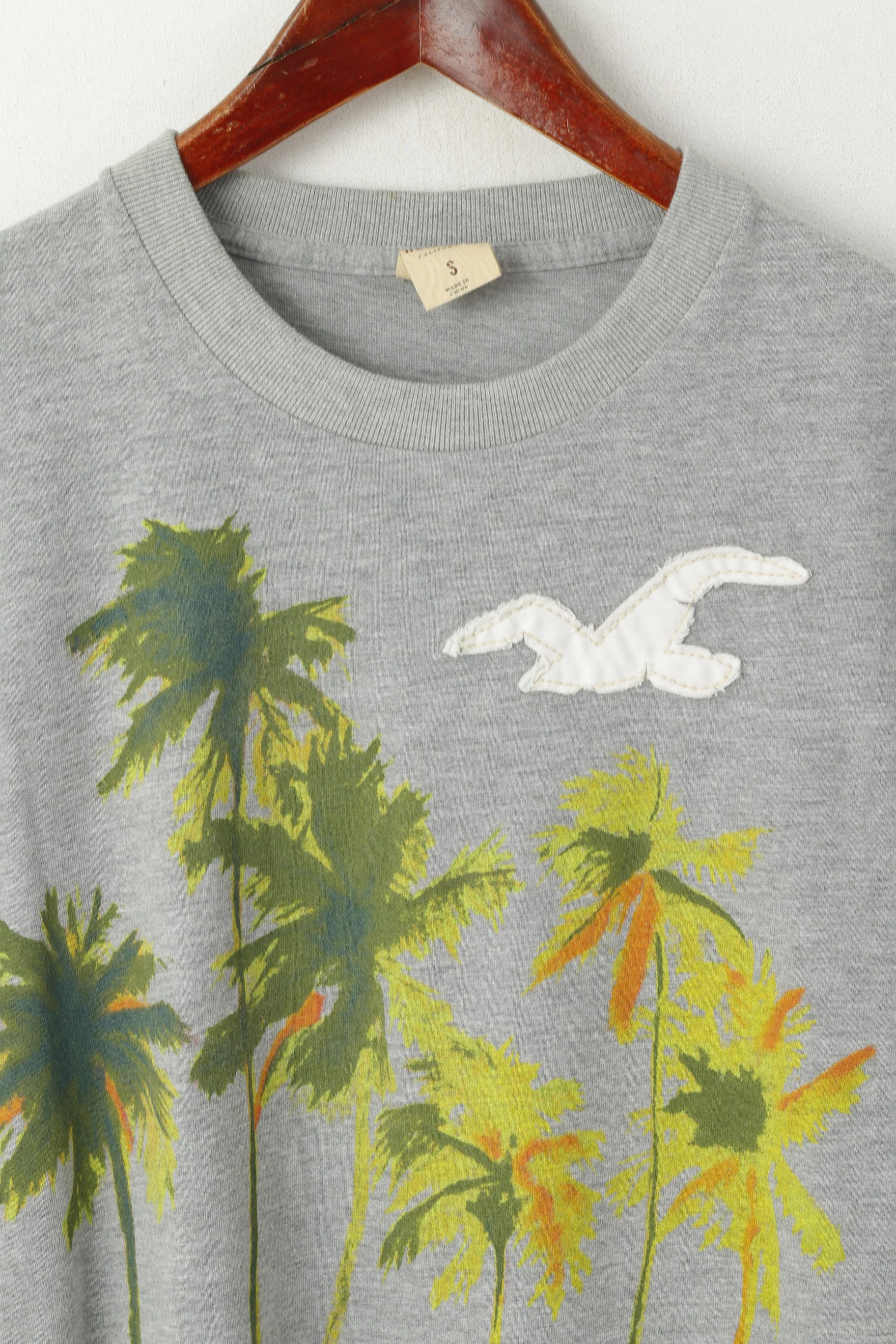 Hollister Men S T- Shirt Grey Cotton Graphic Cali Is The Life Palms Fitted Top - Image 2