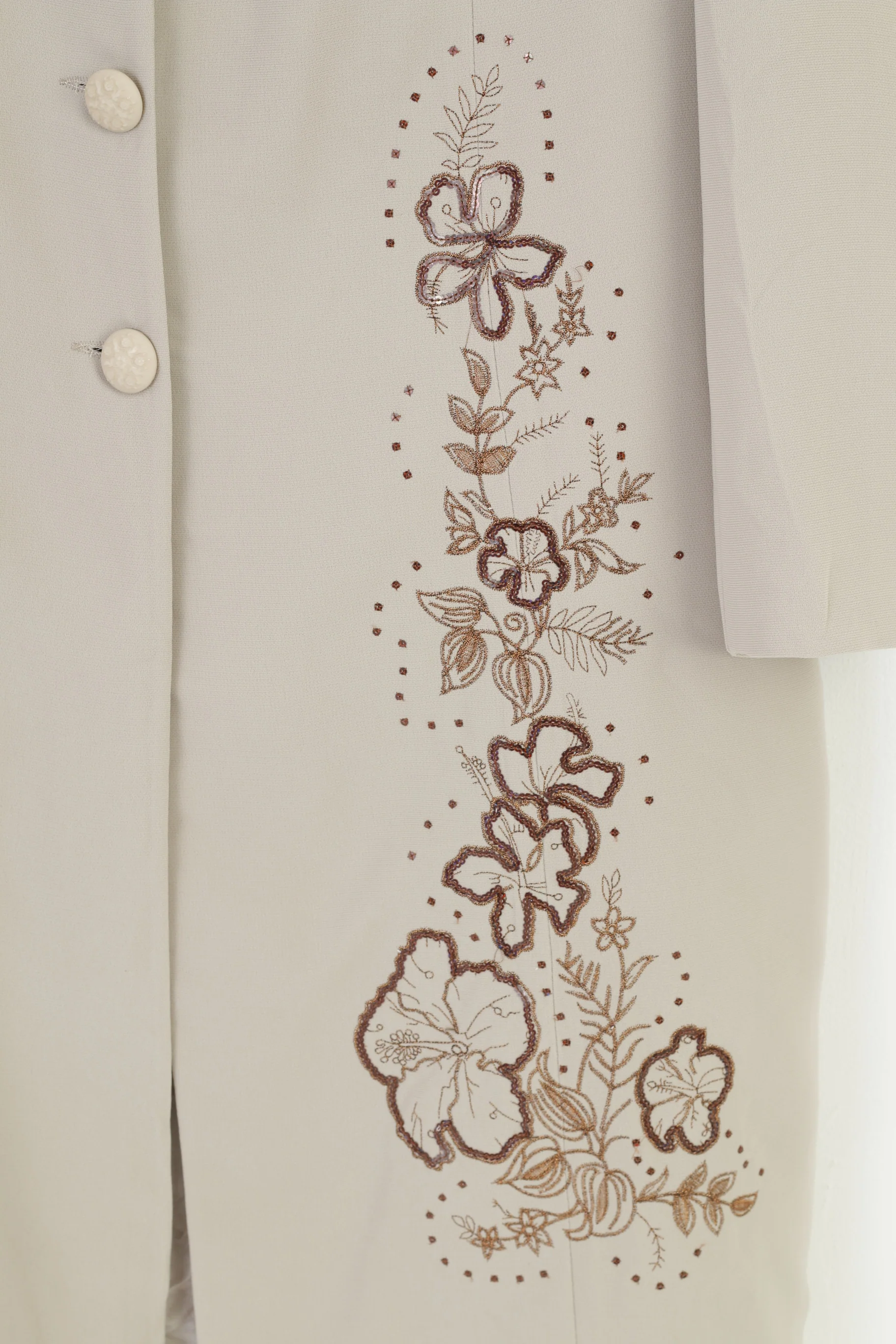 Doganer Women 44 L Coat Single Breasted Beige Shoulder Pads Embroidered Flowers Bottoms Collar Vintage Jacket - Image 4