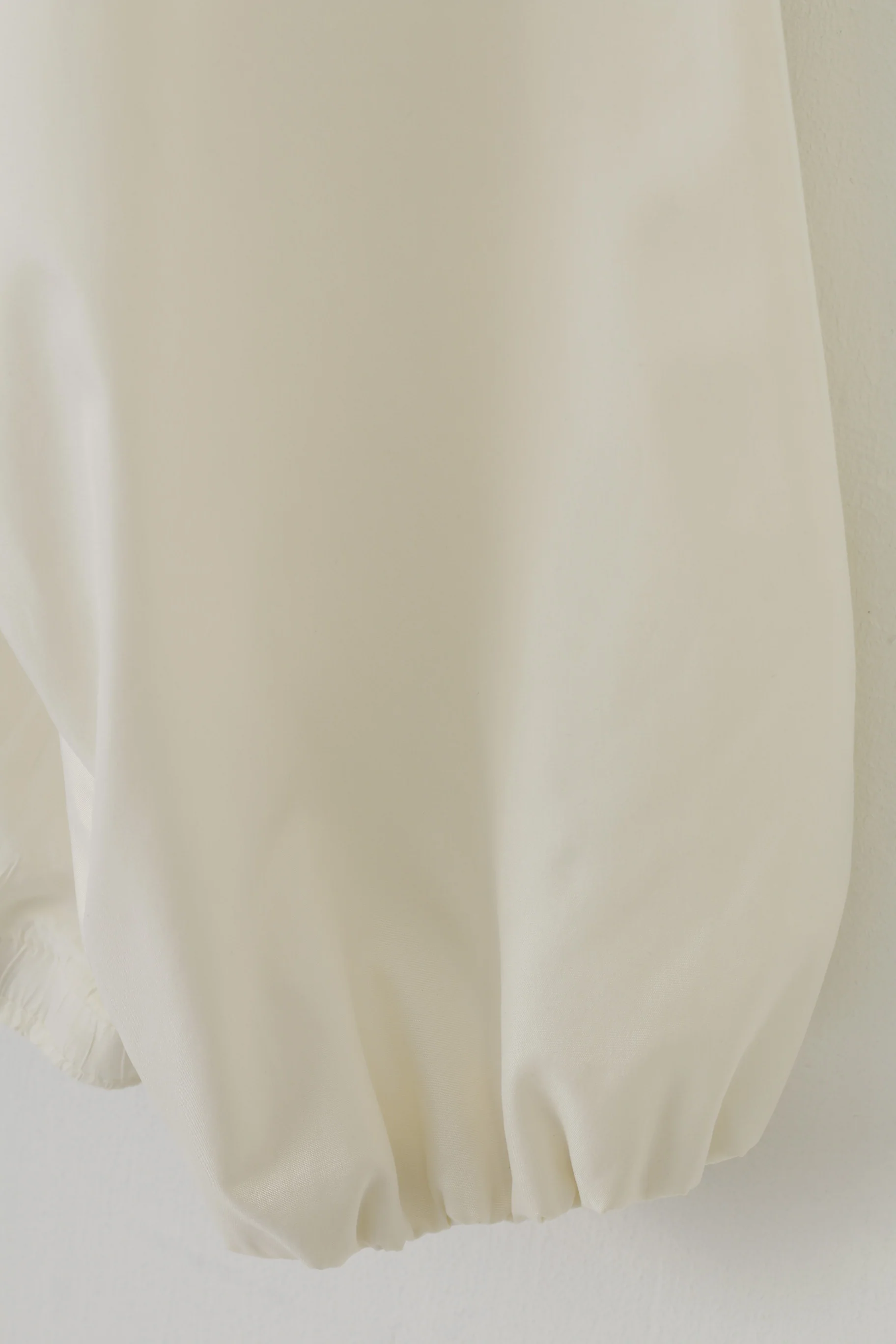 Gira Puccino Woman 44 M Jacket Cream Lightweight Full Zipper Shiny Top - Image 3