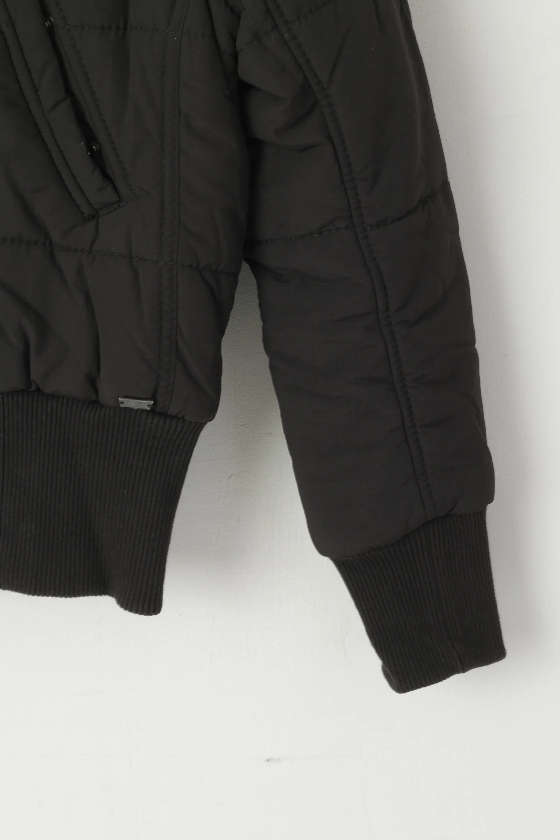 Levi's Women L (M) Jacket Black Nylon Padded Cropped Full Zipper Quilted Top - Image 4