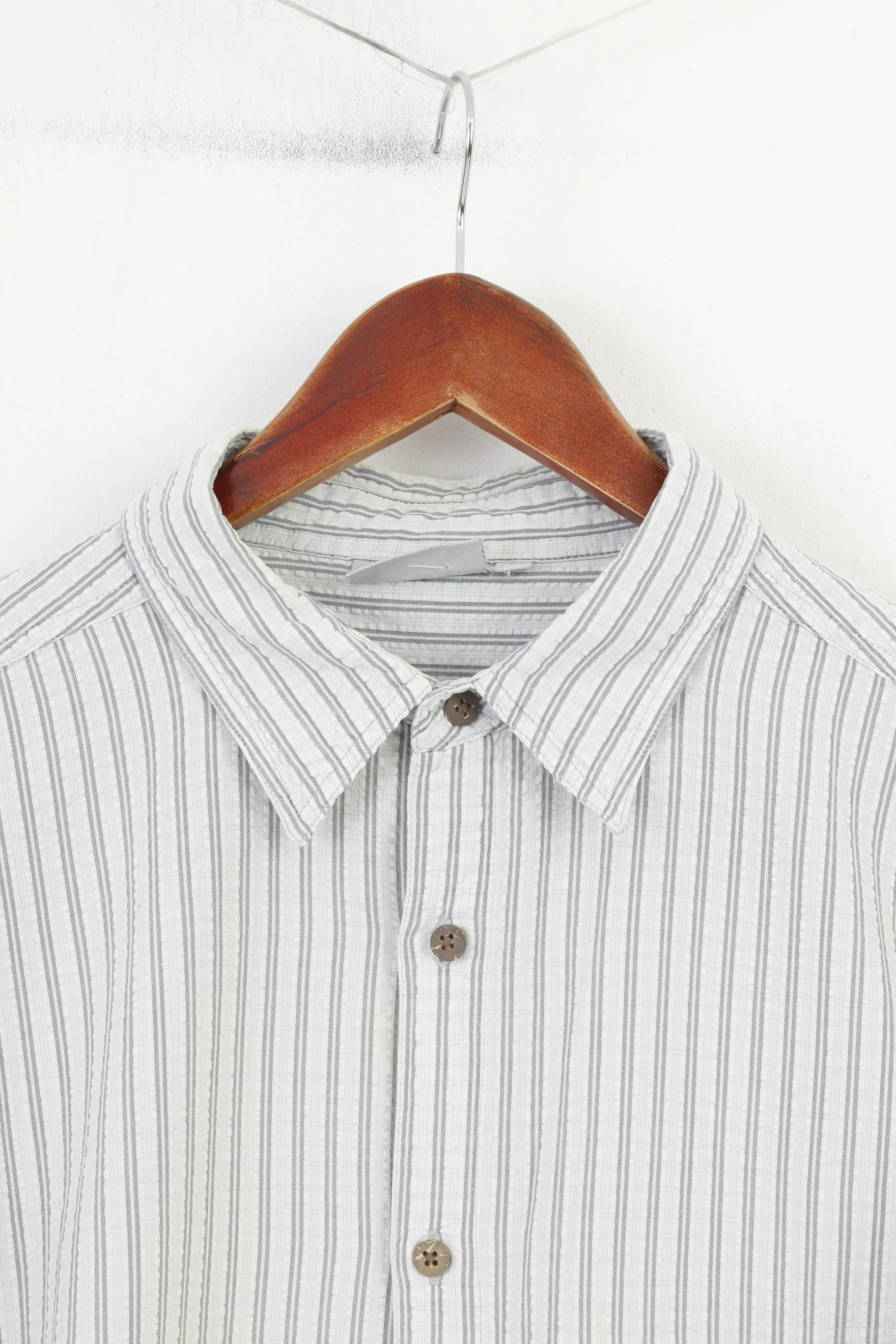 Sprayway Men L Casual Shirt Striped Light Grey Cotton Short Sleeve Collar Hiking Top - Image 2