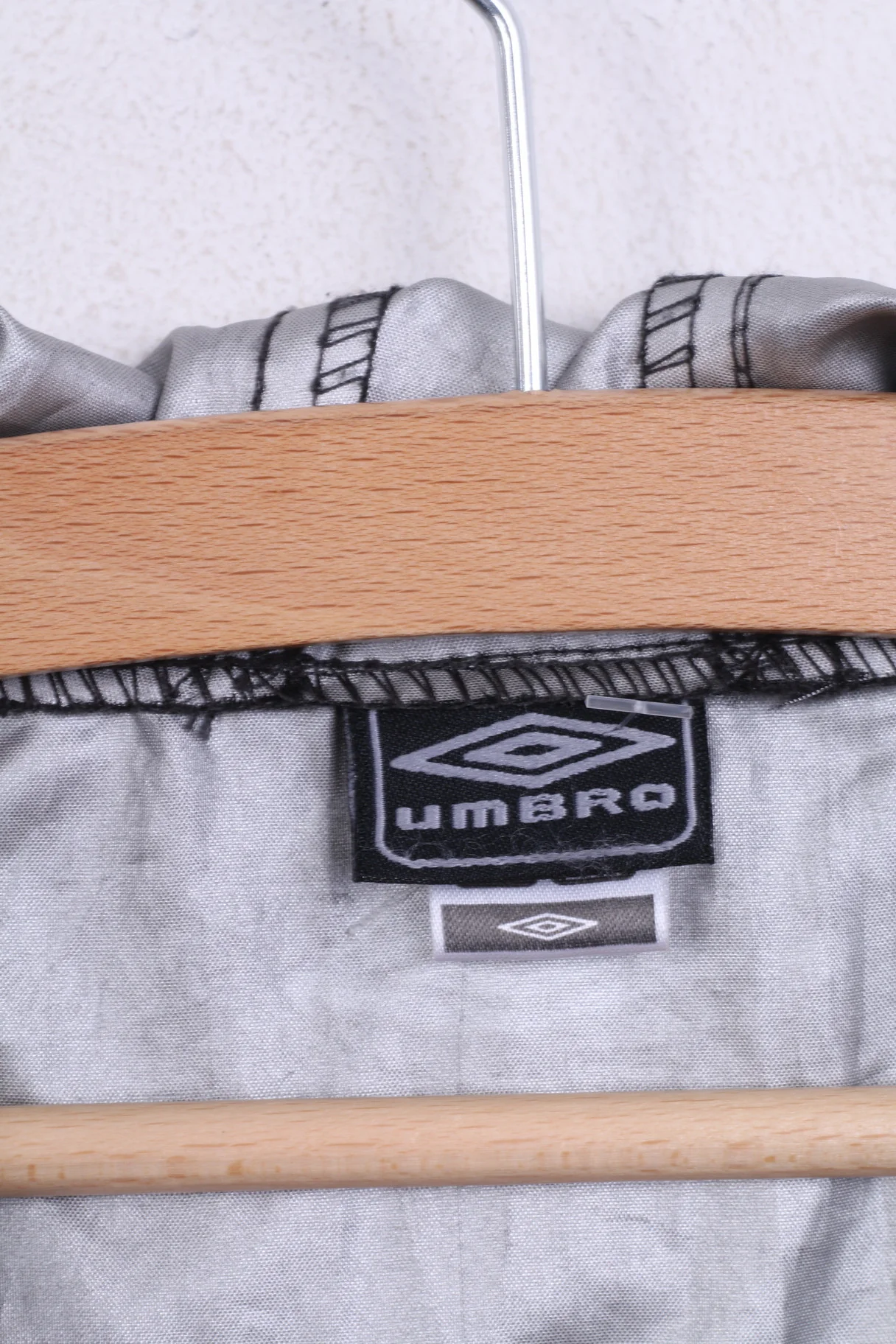 Umbro Boys XL Jacket Track Top Black Hood Zip Neck - Image 4