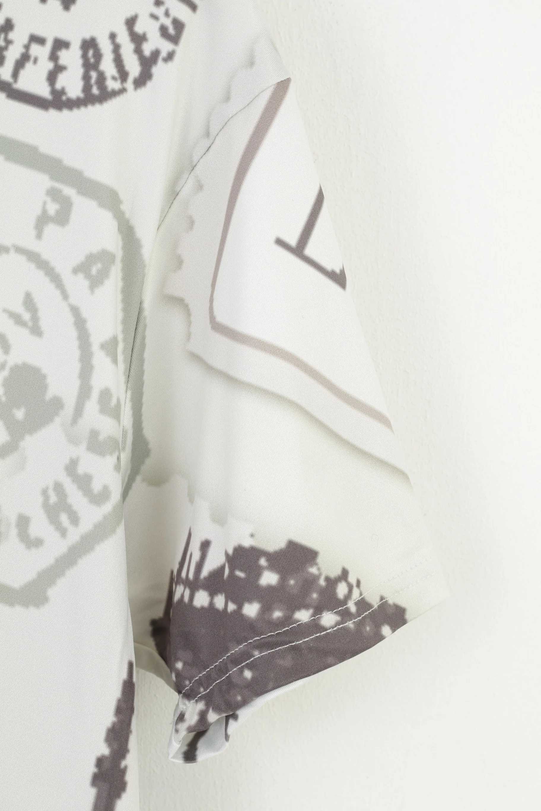 Vintage Men XL Shirt Stretch Beige London Stamp Graphic Jersey Fit England Vintage Top - Image 3